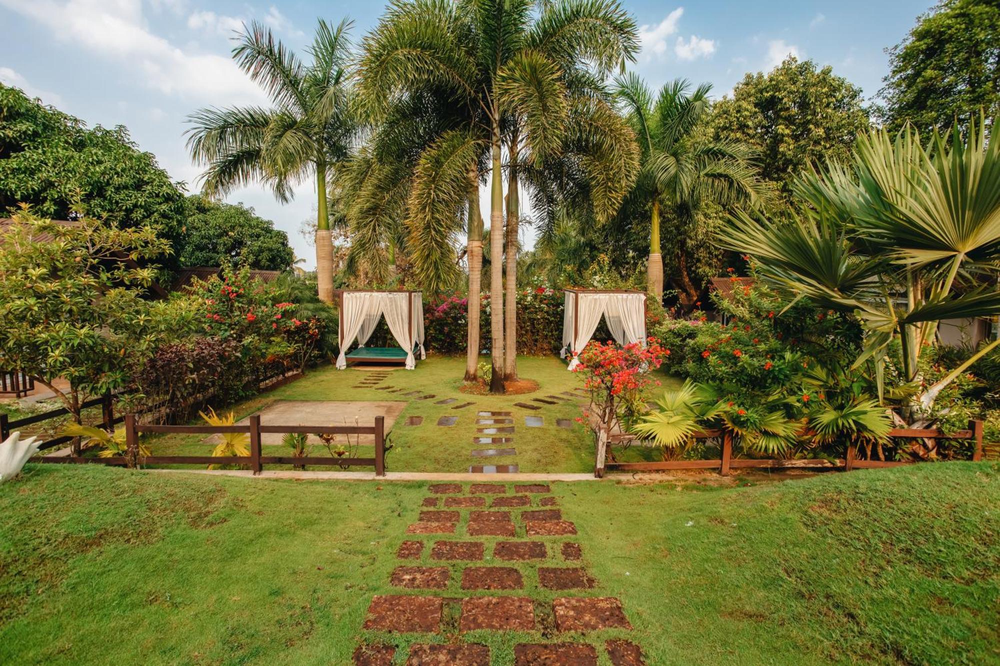 Stone Wood Resort, Mandrem Bagian luar foto