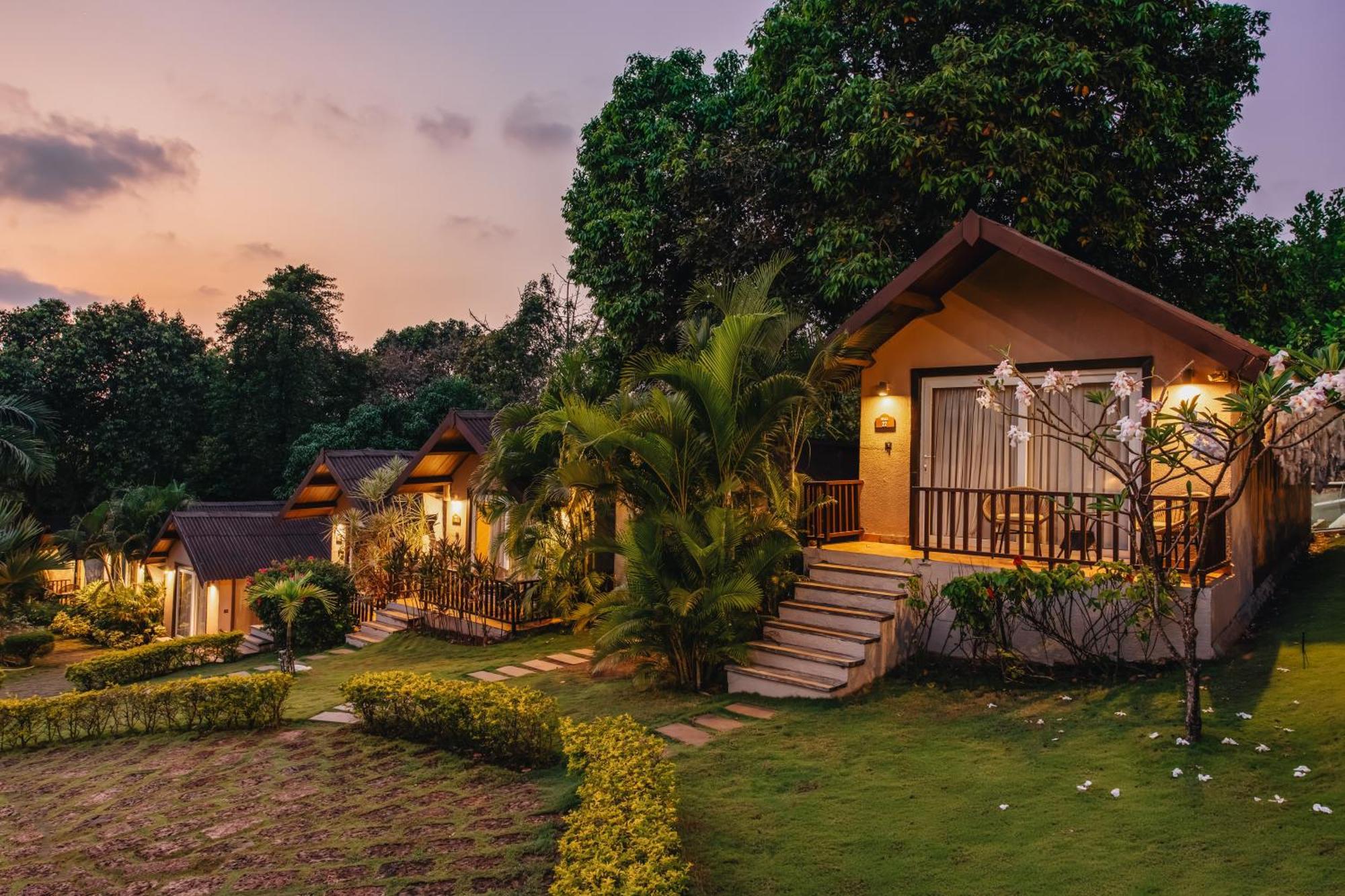 Stone Wood Resort, Mandrem Bagian luar foto