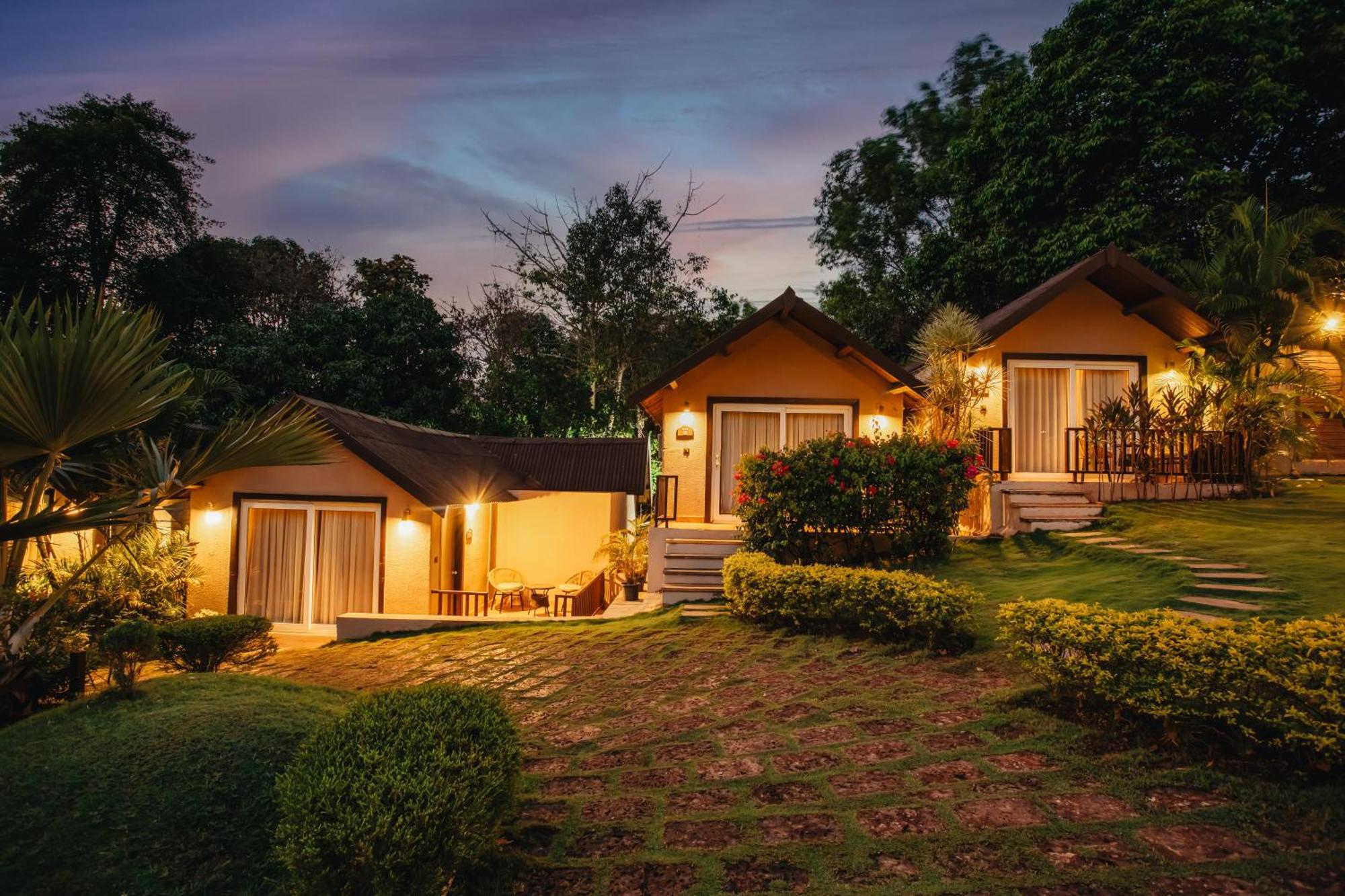 Stone Wood Resort, Mandrem Bagian luar foto